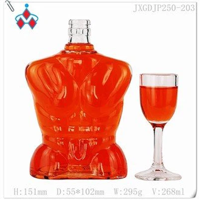 खाली अद्वितीय आकार की कांच की बोतल